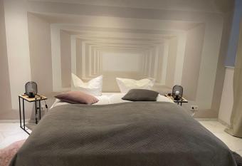 Moderne, ruhige Ferienwohnung in der Stadtmitte has Balcony rooms