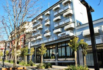 Hotel Ristorante Commercio has Balcony rooms