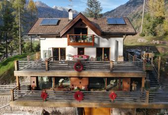 Villa Bosca - Adults Only allows 18 year olds to book a room