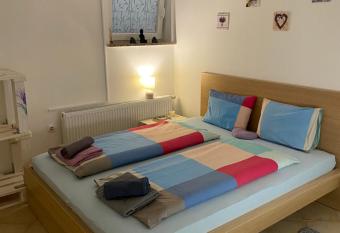 Room Julija allows 18 year olds to book a room