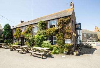 Kings Arms allows 18 year olds to book a room