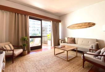 Estoril Sunny Apartment has Balcony rooms