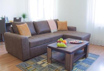 Ferienwohnung f  r 4, mitten in Solingen allows 18 year olds to book a room