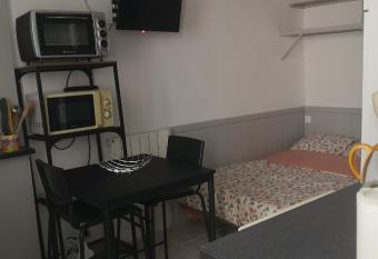 Chez cathe allows 18 year olds to book a room