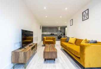 Impeccable 1-Bed Apartment in Camberley has Balcony rooms