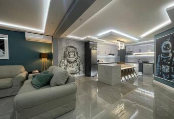 Luxurious 3 bedroom beach front apartment allows 18 year olds to book a room