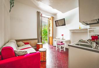 AvocadHouse1QCview has Balcony rooms