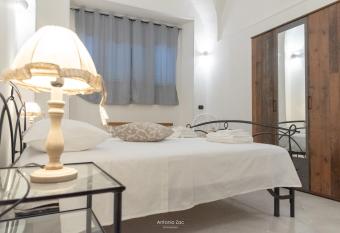 Il vecchio arco has Balcony rooms