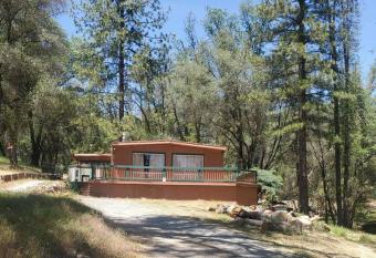 Yosemite Gem on Ferretti- no hazzle check in cabin by PML HOA has Balcony rooms