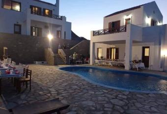 Villas El Paradiso has Balcony rooms