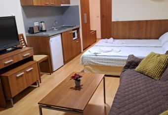 Family Studio, Villa park has Balcony rooms