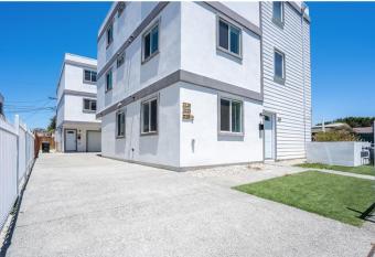 LA Modern Hostel allows 18 year olds to book a room