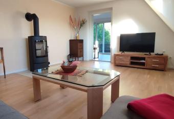 Top Ferienwohnung am Waldrand mit gro  em Balkon has Balcony rooms