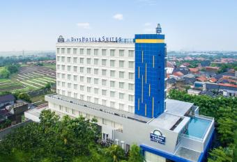 Days Hotel & Suites by Wyndham Jakarta Airport allows 18 year olds to book a room