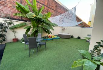 Agr  able apparement dans une maison has Balcony rooms