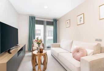 Moderno piso en Las Palmas de Gran Canaria allows 18 year olds to book a room