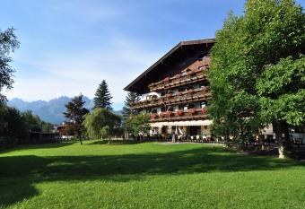 Kaiserhotel Kitzb  hler Alpen has Balcony rooms