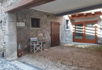 Mountain Lodge has Balcony rooms