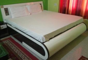 Arpit Hotel By WB Inn allows 18 year olds to book a room