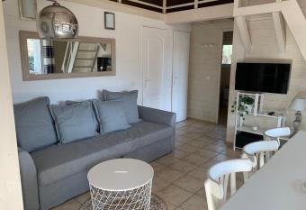 Maison aux portes de St Tropez has Balcony rooms