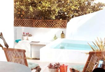 A Casa da Monstera allows 18 year olds to book a room