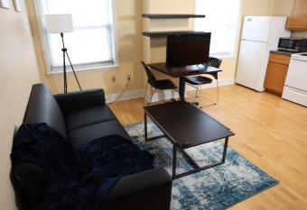 Near St Louis University 2BR in Central Location allows 18 year olds to book a room