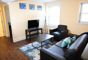 Relaxing 1BR Apartment with Gym allows 18 year olds to book a room