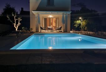 Villa Meliora has Balcony rooms