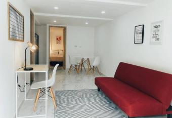 Apartaestudio moderno y acogedor con PARKING allows 18 year olds to book a room