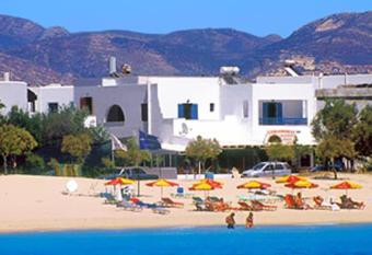 Naxos Colosseo has rooms with a private hot tub