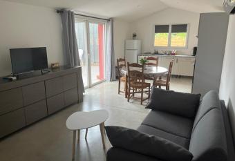 La Massoterie g  te 3 has Balcony rooms