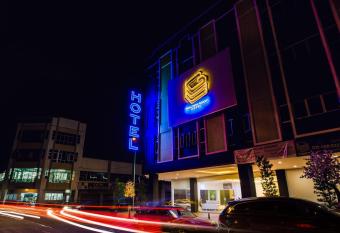 Golden Roof Hotel Ampang Ipoh allows 18 year olds to book a room
