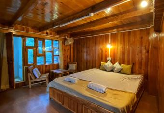 Pine Tower Inn allows 18 year olds to book a room