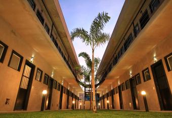 Hotel Com.Viver allows 18 year olds to book a room