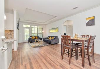 2bd 2ba Golden Retreat has Balcony rooms