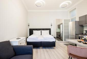 Prime Star Fashion street modern luxury apartments has Balcony rooms