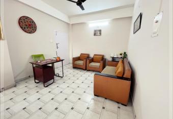 Kanak Laxmi Villa B & B has Balcony rooms