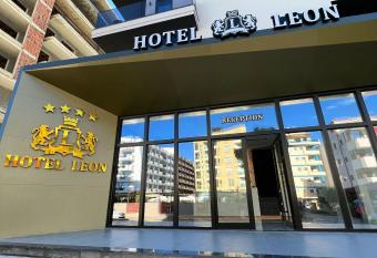 Hotel Leon has Balcony rooms