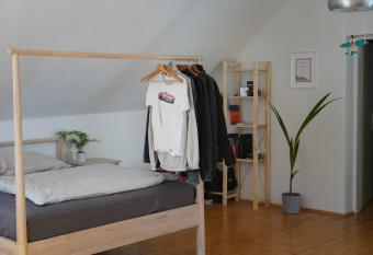 Stylisches Dachgeschosswohnung mit Flussblick und Kamin has Balcony rooms