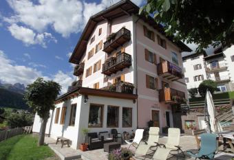 Garni Miravalle has Balcony rooms