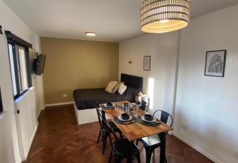 Estudio en el centro de Rosario allows 18 year olds to book a room