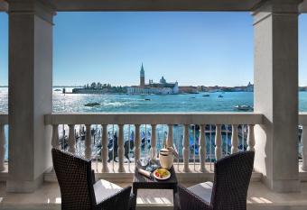 Londra Palace Venezia has Balcony rooms