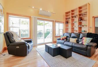 Bright House has Balcony rooms