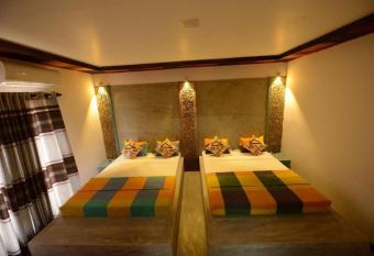 Eco Chalet - Airport Transit Hotel allows 18 year olds to book a room