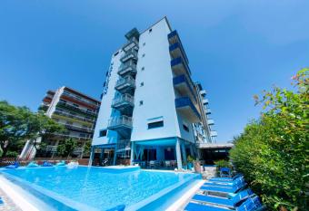 Hotel Napoleon has Balcony rooms