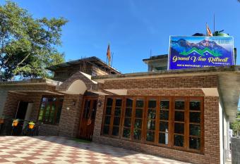 Grand View Retreat allows 18 year olds to book a room