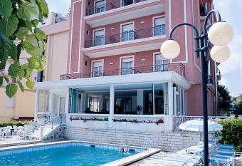 Hotel Clitunno has Balcony rooms
