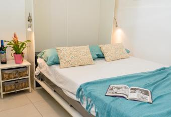 Unique 1 bedroom in hearth of old city Valetta allows 18 year olds to book a room