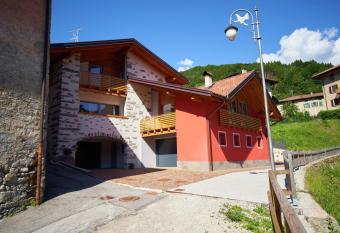 La Casa Rossa has Balcony rooms