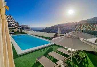 Apartamentos Guadalupe Gran Canaria Puerto Rico allows 18 year olds to book a room